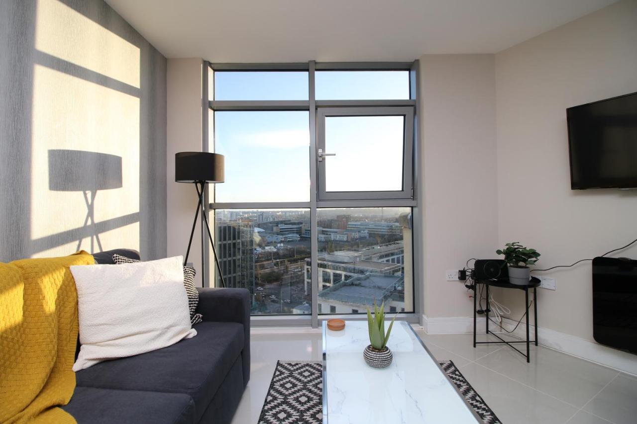 The Skyline - Luxury City Centre Flat With Designated Parking 카디프 외부 사진