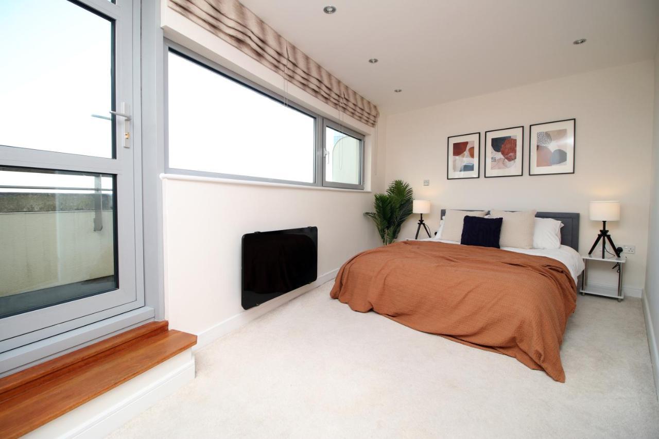The Skyline - Luxury City Centre Flat With Designated Parking 카디프 외부 사진