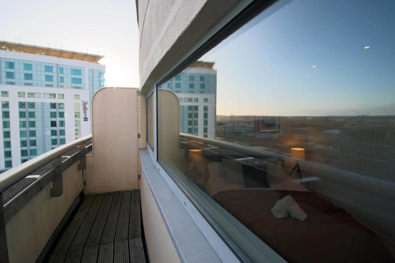 The Skyline - Luxury City Centre Flat With Designated Parking 카디프 외부 사진