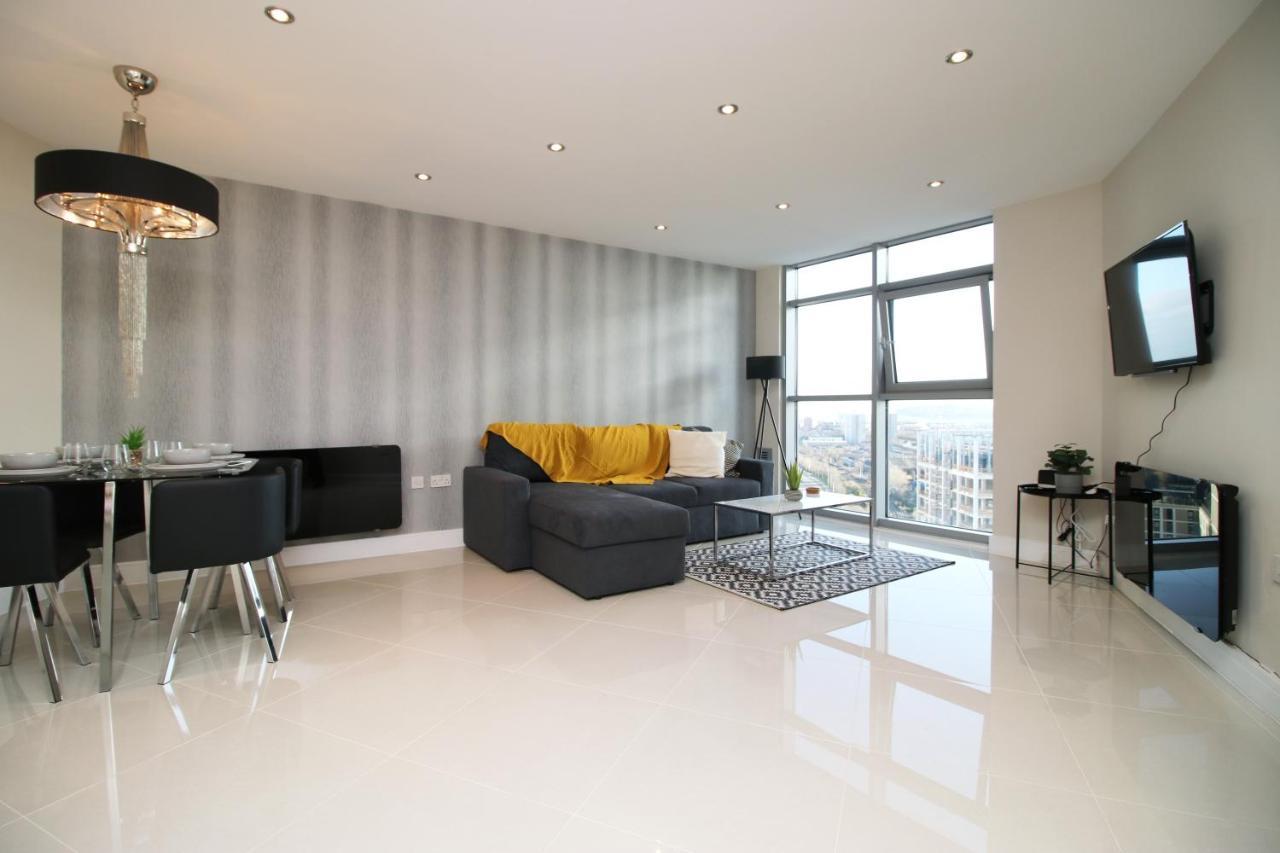 The Skyline - Luxury City Centre Flat With Designated Parking 카디프 외부 사진