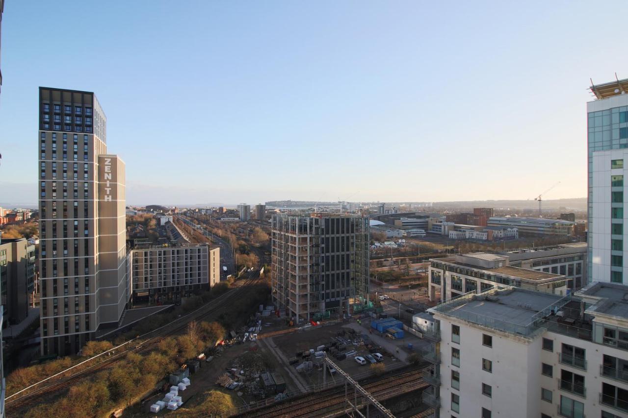 The Skyline - Luxury City Centre Flat With Designated Parking 카디프 외부 사진