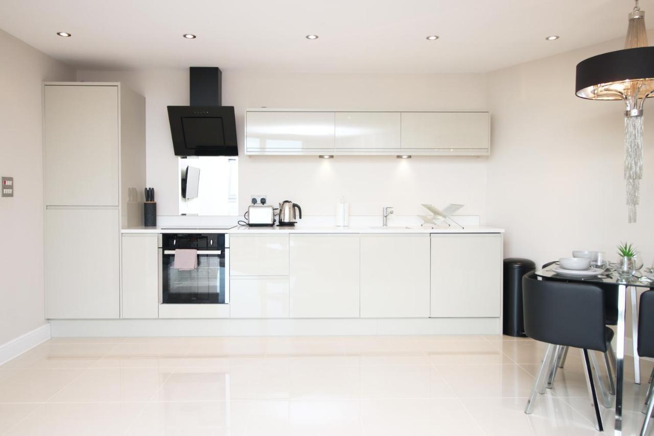 The Skyline - Luxury City Centre Flat With Designated Parking 카디프 외부 사진