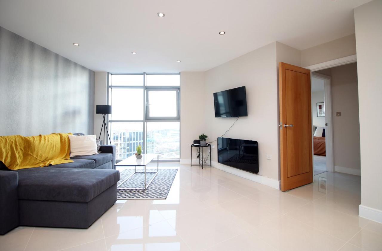 The Skyline - Luxury City Centre Flat With Designated Parking 카디프 외부 사진