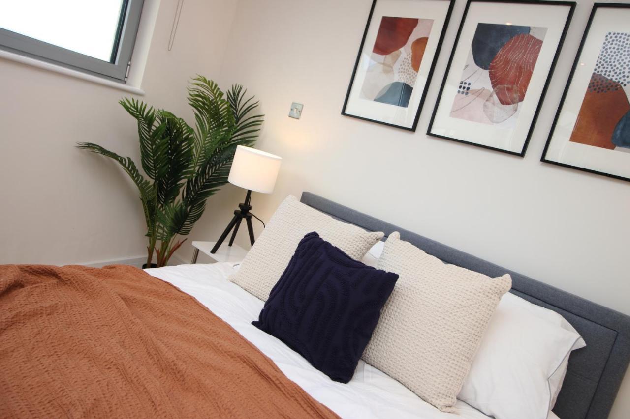 The Skyline - Luxury City Centre Flat With Designated Parking 카디프 외부 사진