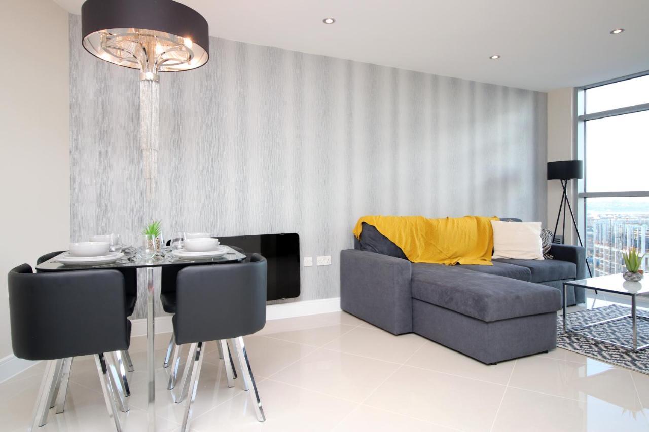 The Skyline - Luxury City Centre Flat With Designated Parking 카디프 외부 사진