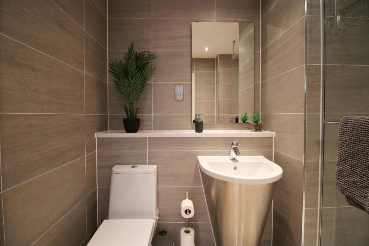 The Skyline - Luxury City Centre Flat With Designated Parking 카디프 외부 사진