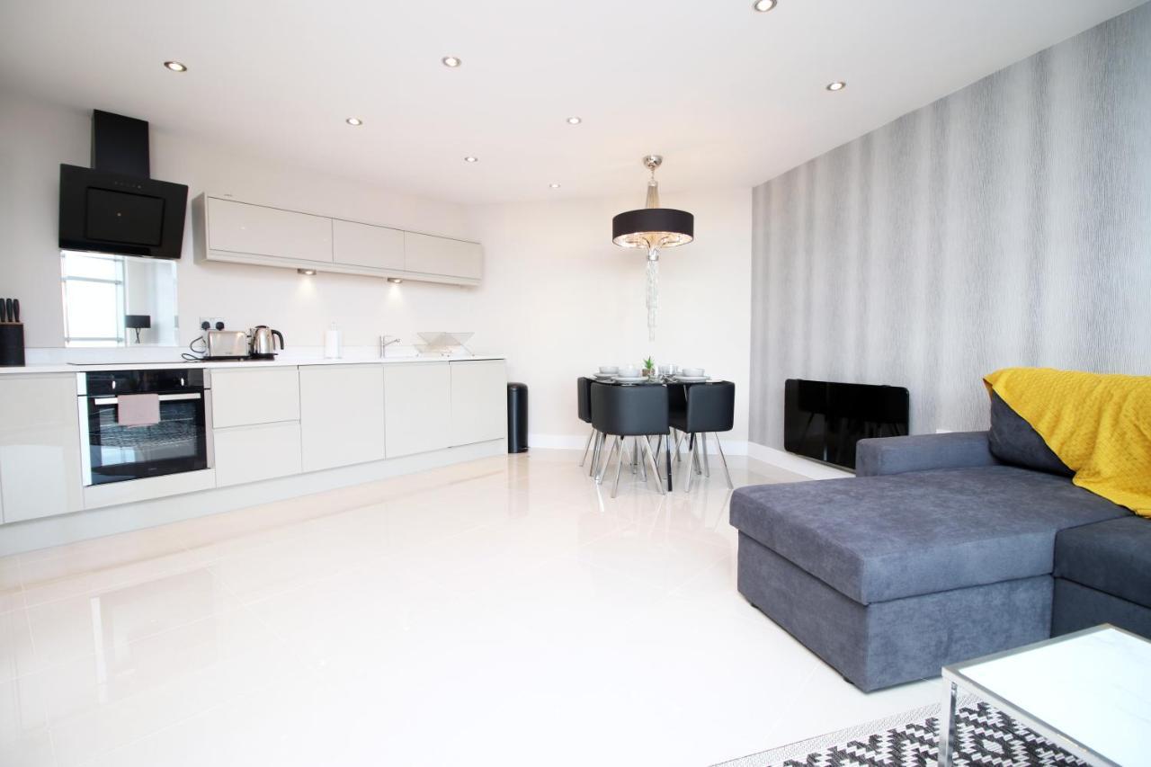 The Skyline - Luxury City Centre Flat With Designated Parking 카디프 외부 사진