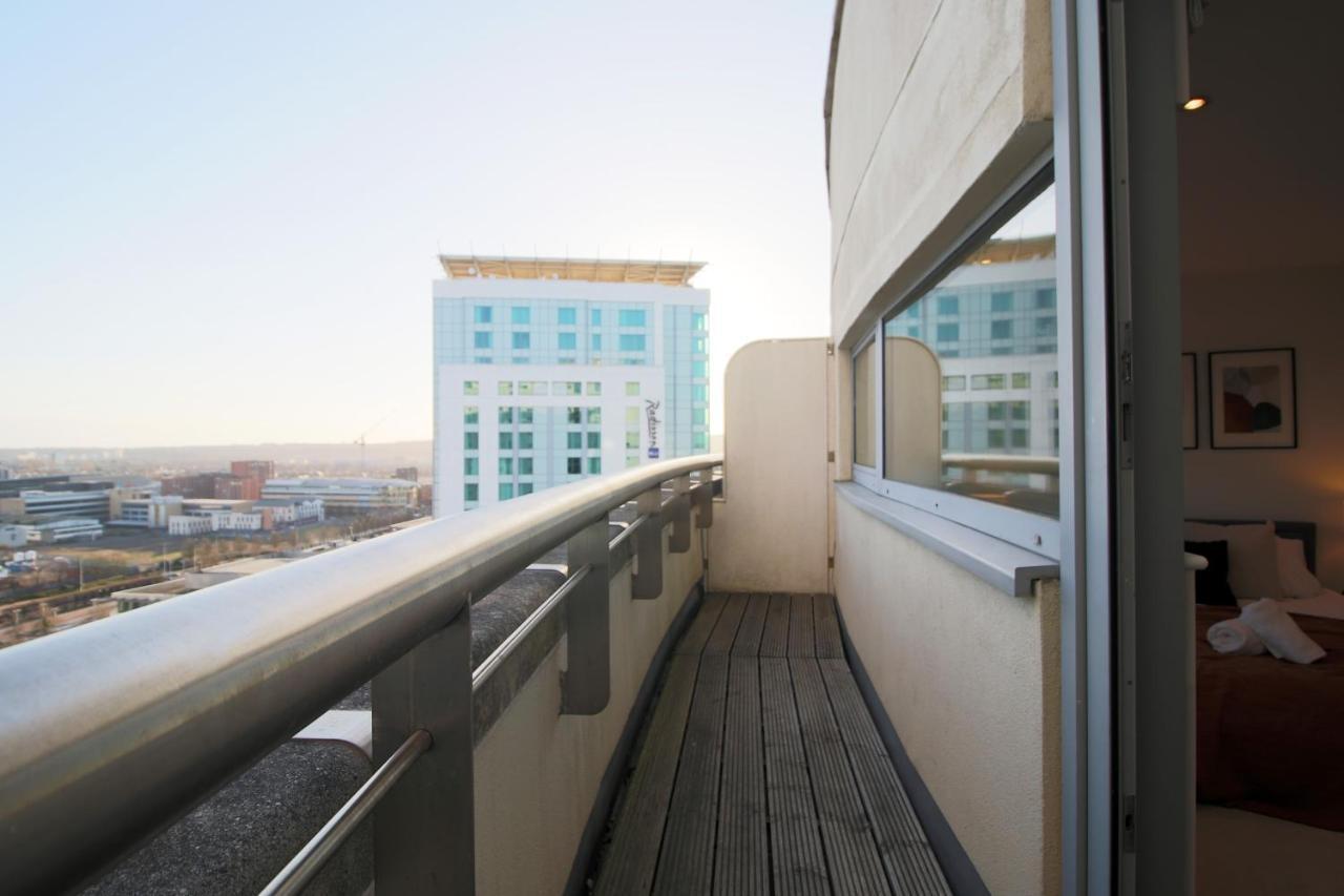 The Skyline - Luxury City Centre Flat With Designated Parking 카디프 외부 사진