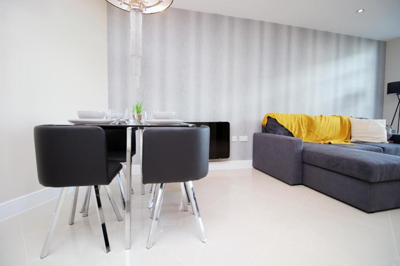 The Skyline - Luxury City Centre Flat With Designated Parking 카디프 외부 사진