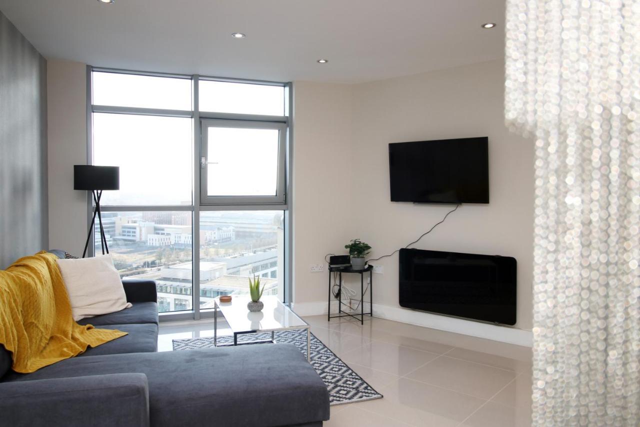 The Skyline - Luxury City Centre Flat With Designated Parking 카디프 외부 사진