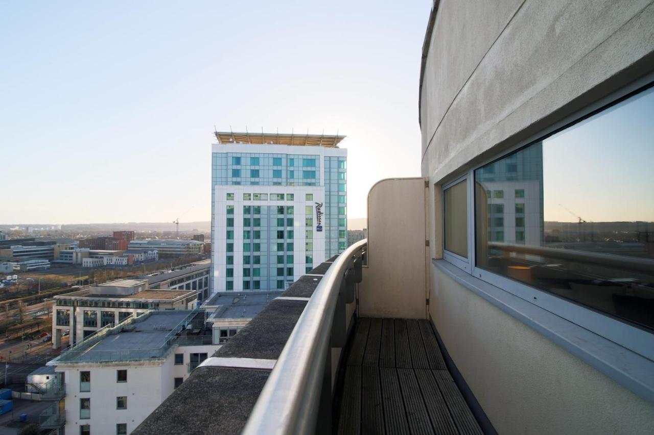 The Skyline - Luxury City Centre Flat With Designated Parking 카디프 외부 사진