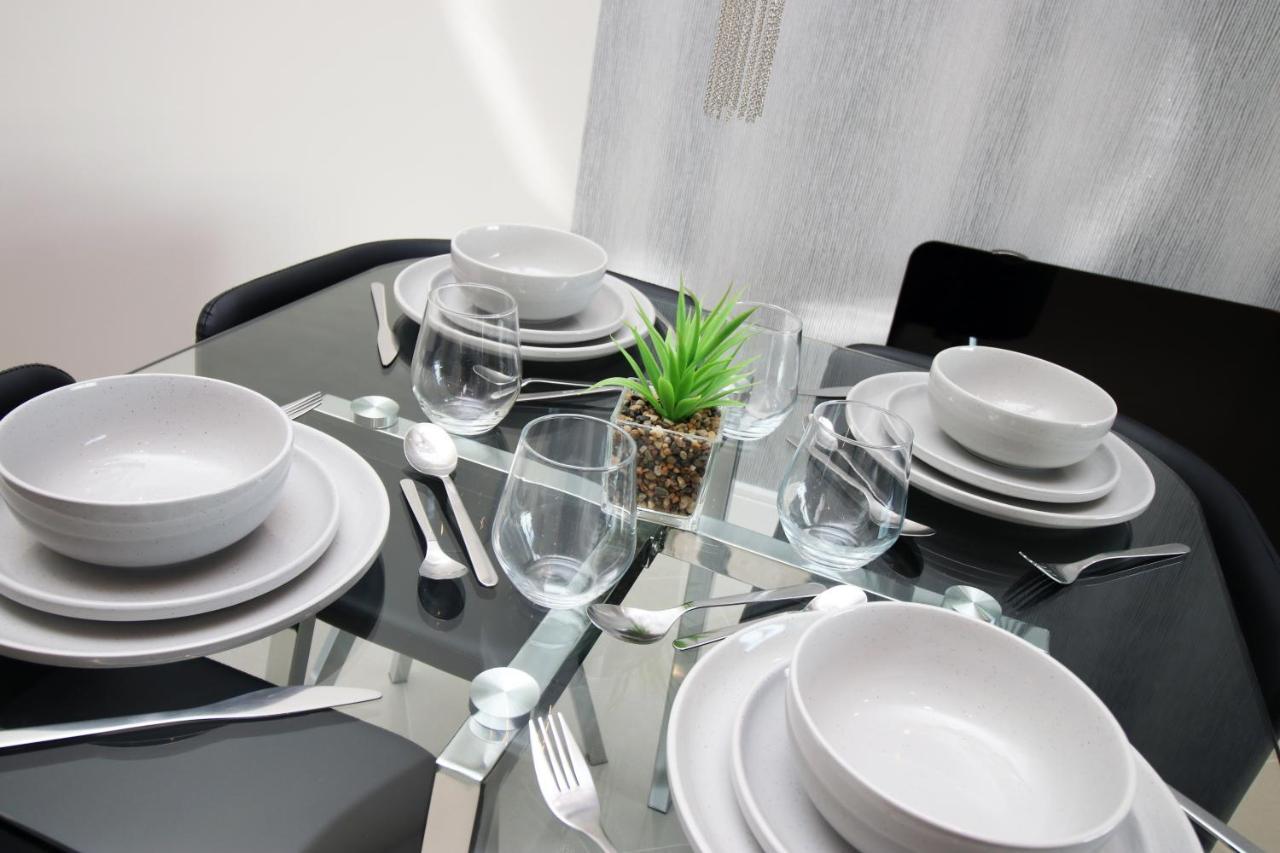 The Skyline - Luxury City Centre Flat With Designated Parking 카디프 외부 사진