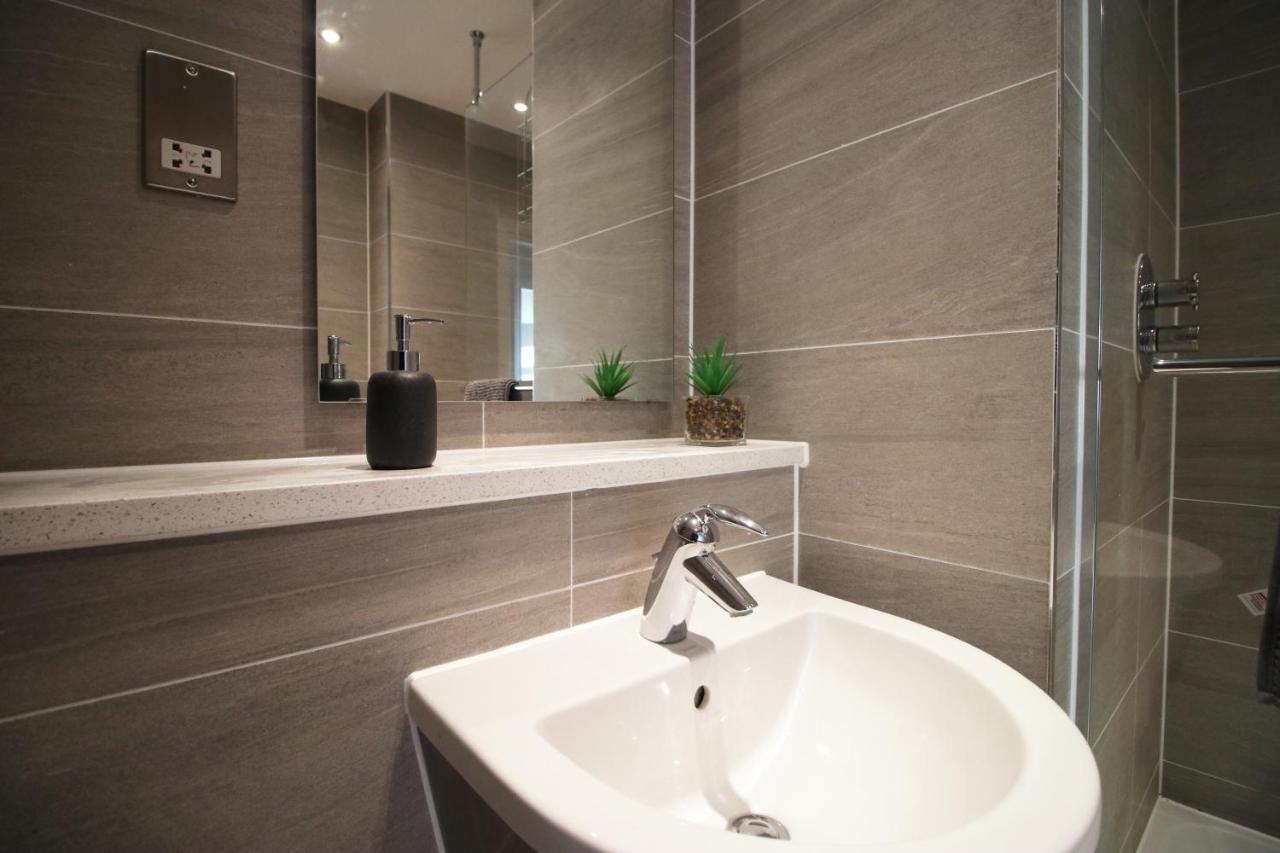 The Skyline - Luxury City Centre Flat With Designated Parking 카디프 외부 사진