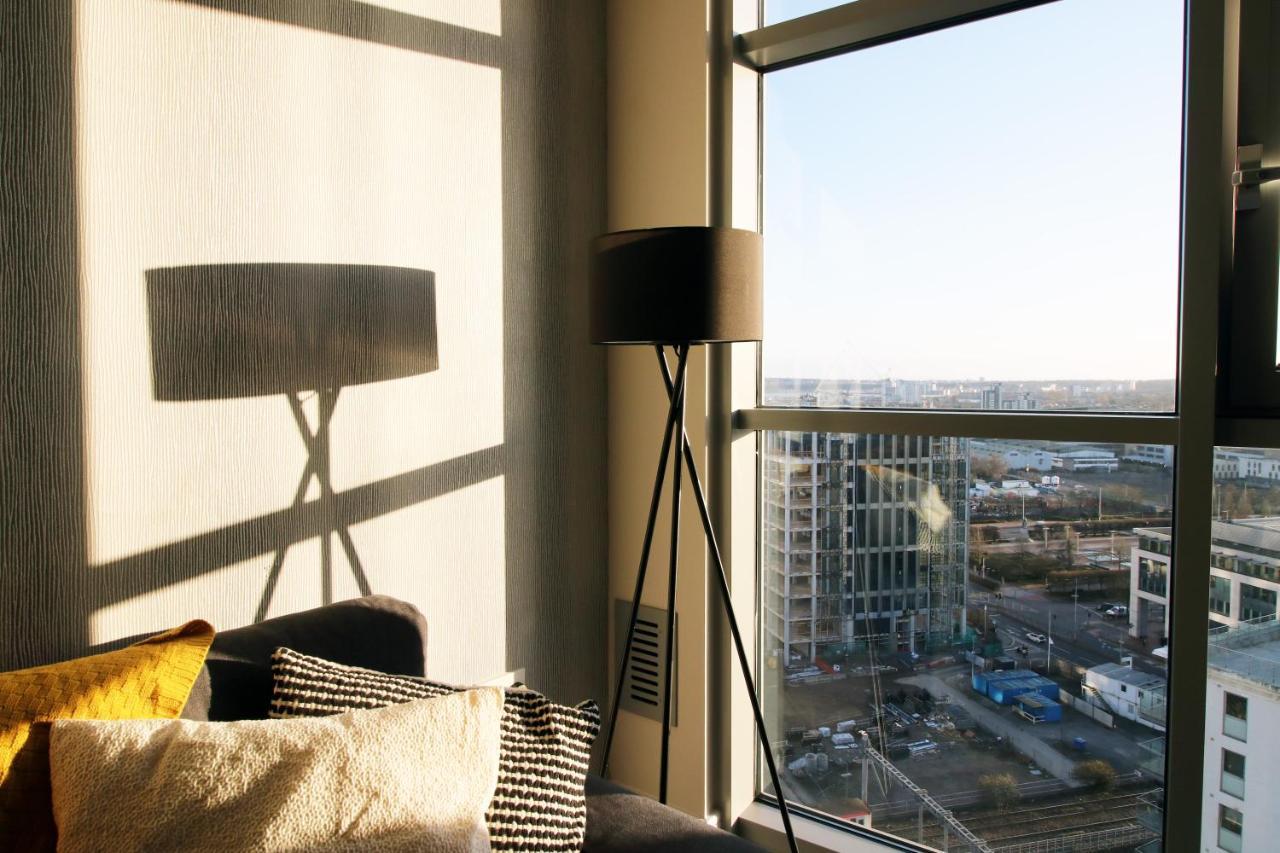 The Skyline - Luxury City Centre Flat With Designated Parking 카디프 외부 사진