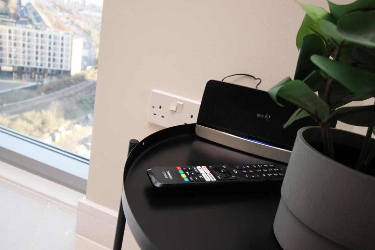 The Skyline - Luxury City Centre Flat With Designated Parking 카디프 외부 사진