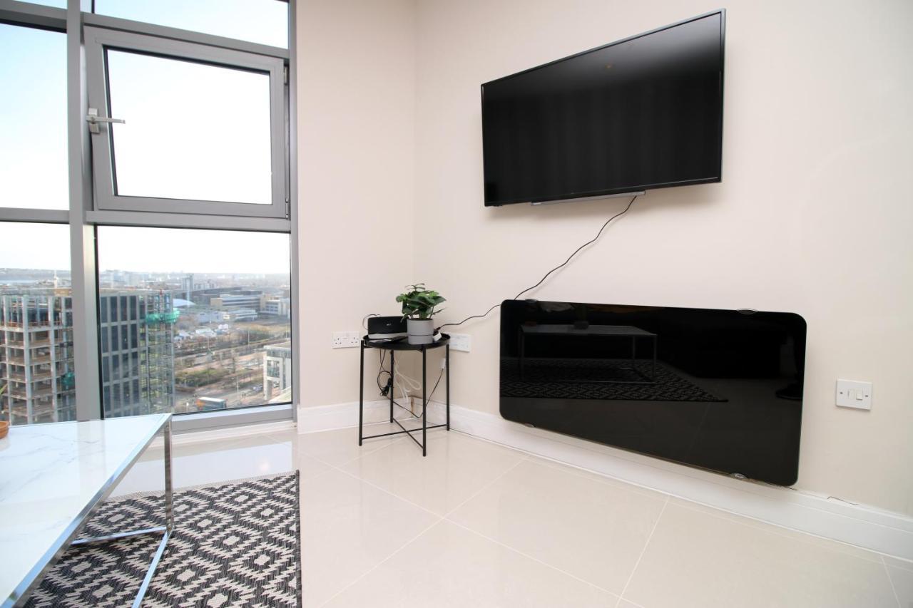 The Skyline - Luxury City Centre Flat With Designated Parking 카디프 외부 사진
