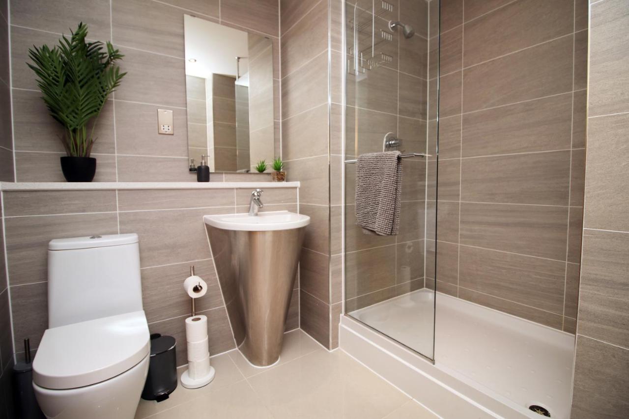 The Skyline - Luxury City Centre Flat With Designated Parking 카디프 외부 사진