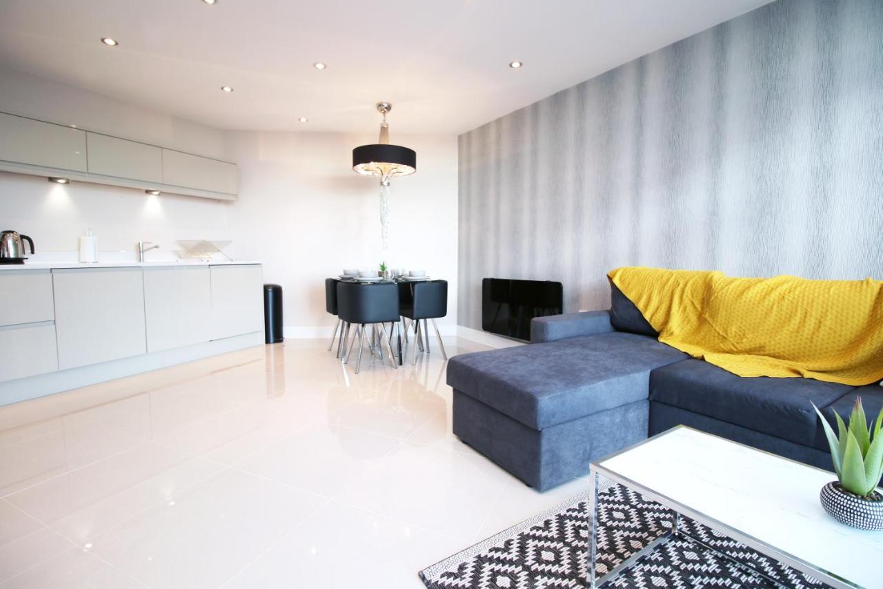 The Skyline - Luxury City Centre Flat With Designated Parking 카디프 외부 사진