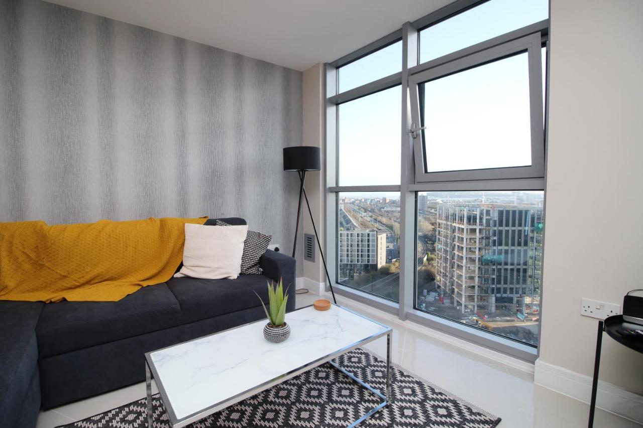 The Skyline - Luxury City Centre Flat With Designated Parking 카디프 외부 사진